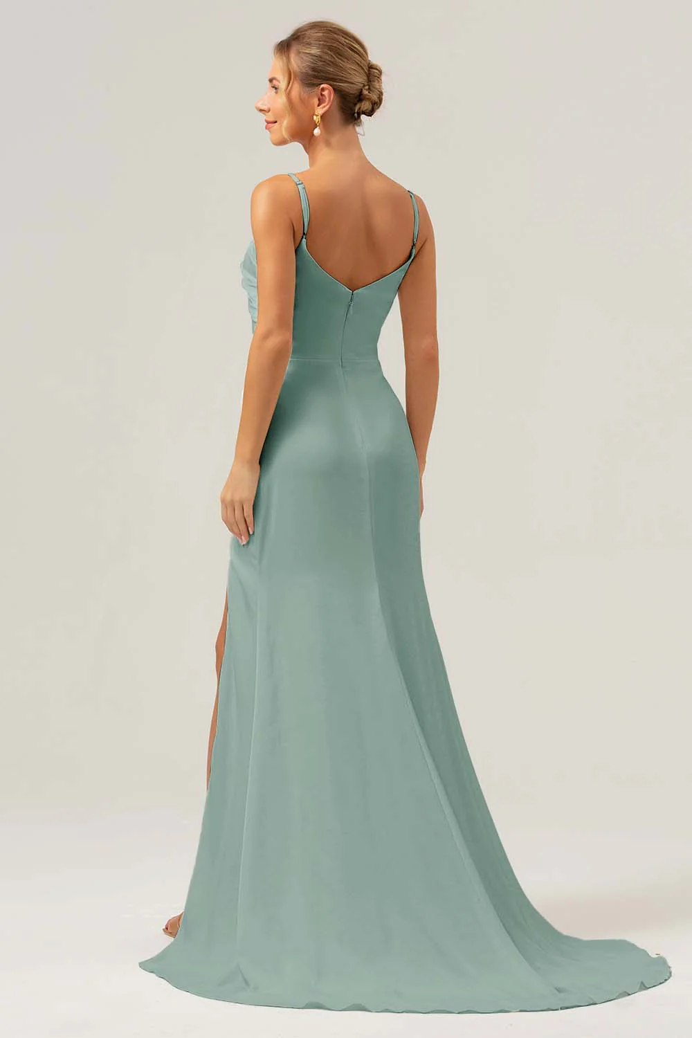 Robe de demoiselle d’honneur longue en satin à bretelles fourreau ivoire froncée avec fente - Image 7