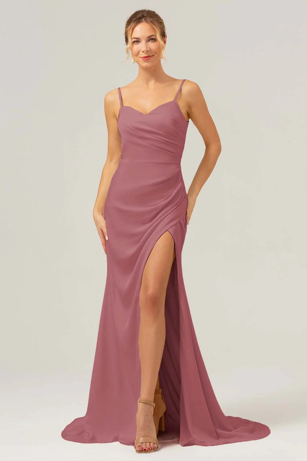 Robe de demoiselle d’honneur longue en satin à bretelles fourreau ivoire froncée avec fente - Image 8