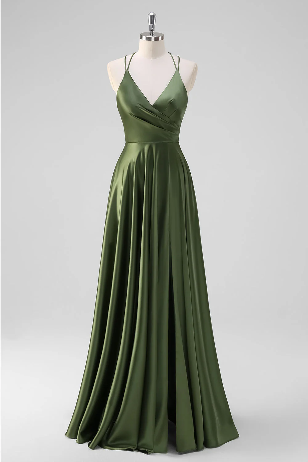 Robe de demoiselle d'honneur longue en satin olive à fines bretelles coupe A