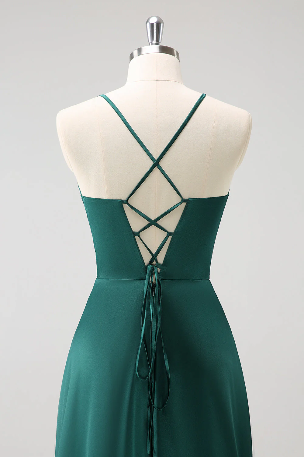 Robe de demoiselle d’honneur longue en satin froncé trapèze froncé dans le dos - Image 5