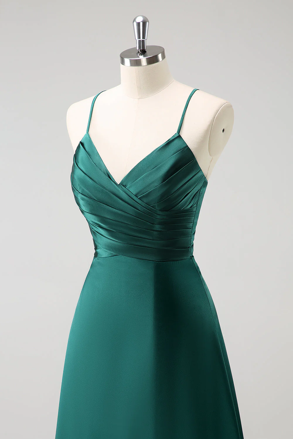 Robe de demoiselle d’honneur longue en satin froncé trapèze froncé dans le dos - Image 6