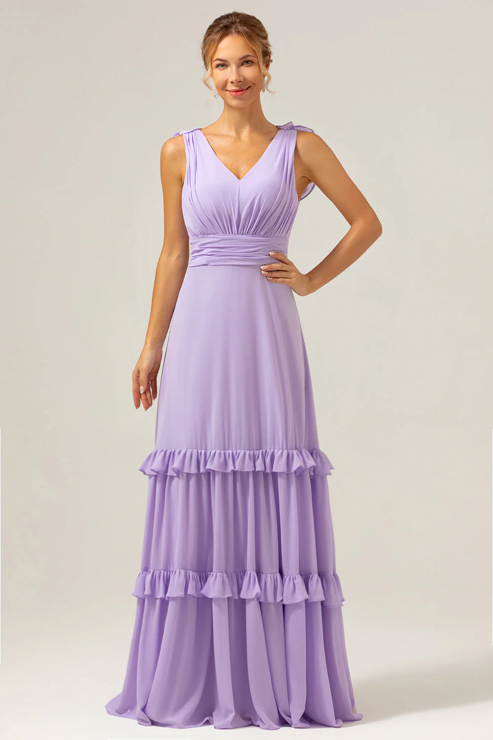 Robe de demoiselle d’honneur longue froncée en mousseline de soie lilas avec volants - Image 3