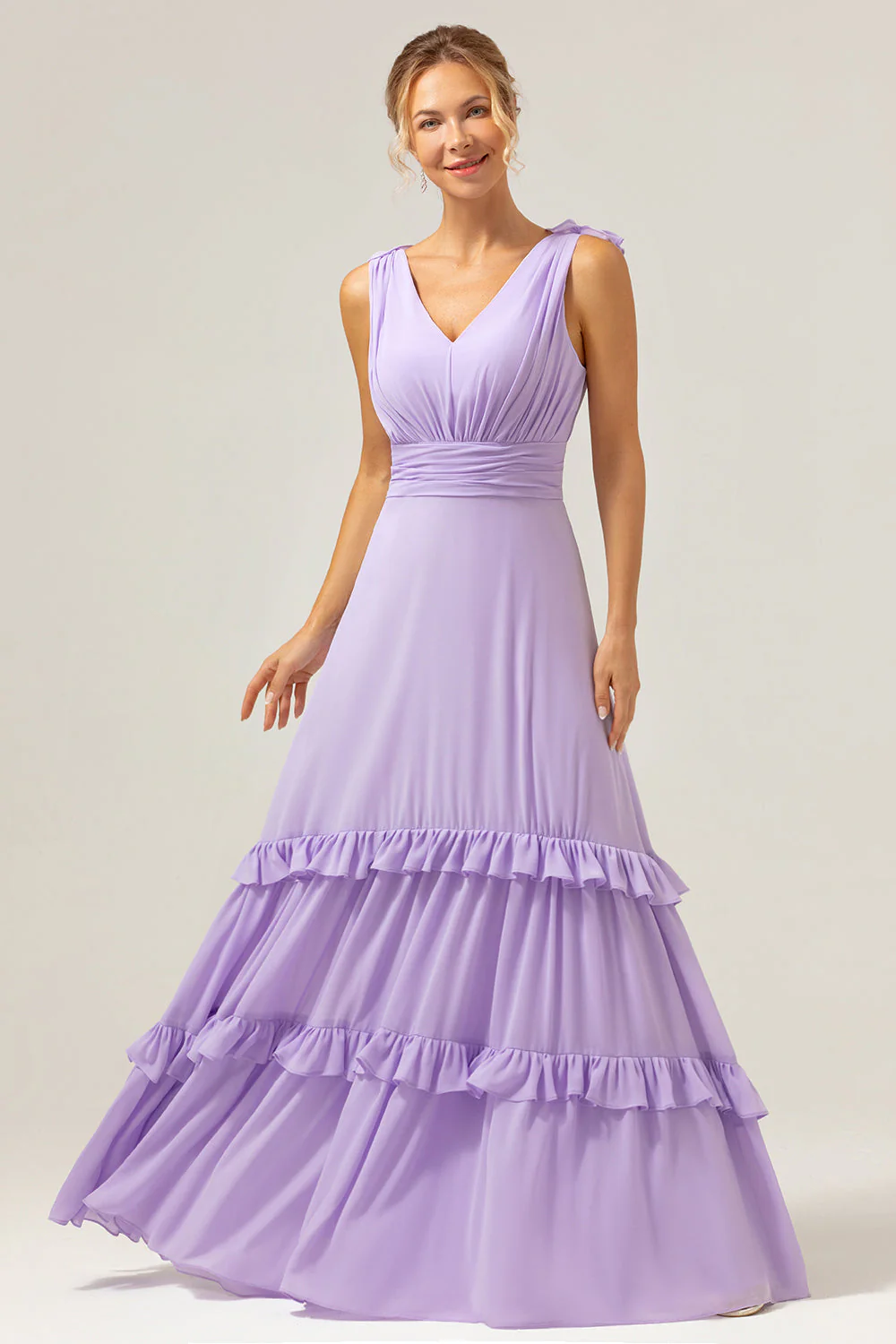 Robe de demoiselle d’honneur longue froncée en mousseline de soie lilas avec volants - Image 4