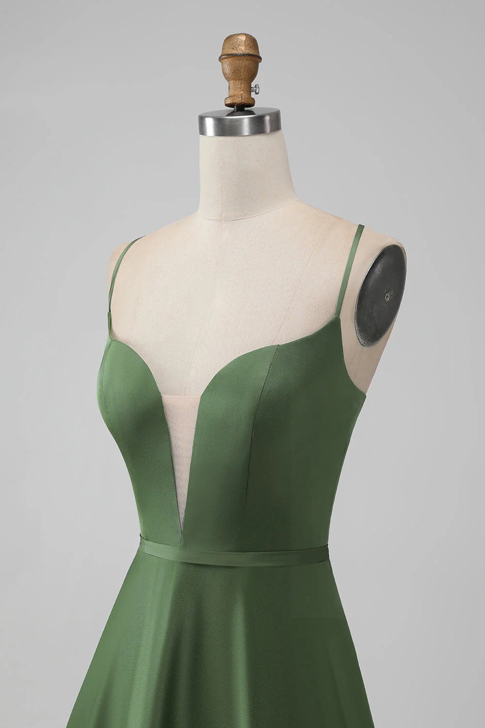 Robe de demoiselle d’honneur longue trapèze à col en V en satin vert - Image 6