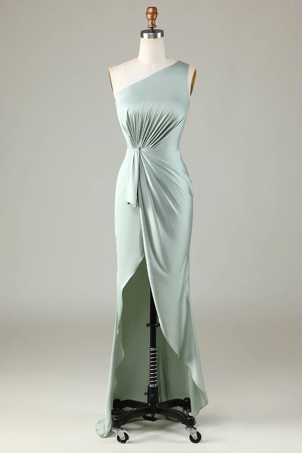 Robe de demoiselle d’honneur matcha à une épaule avec volants
