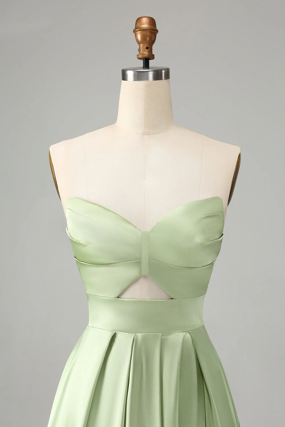 Robe de demoiselle d’honneur sans bretelles plissée verte avec fente - Image 4