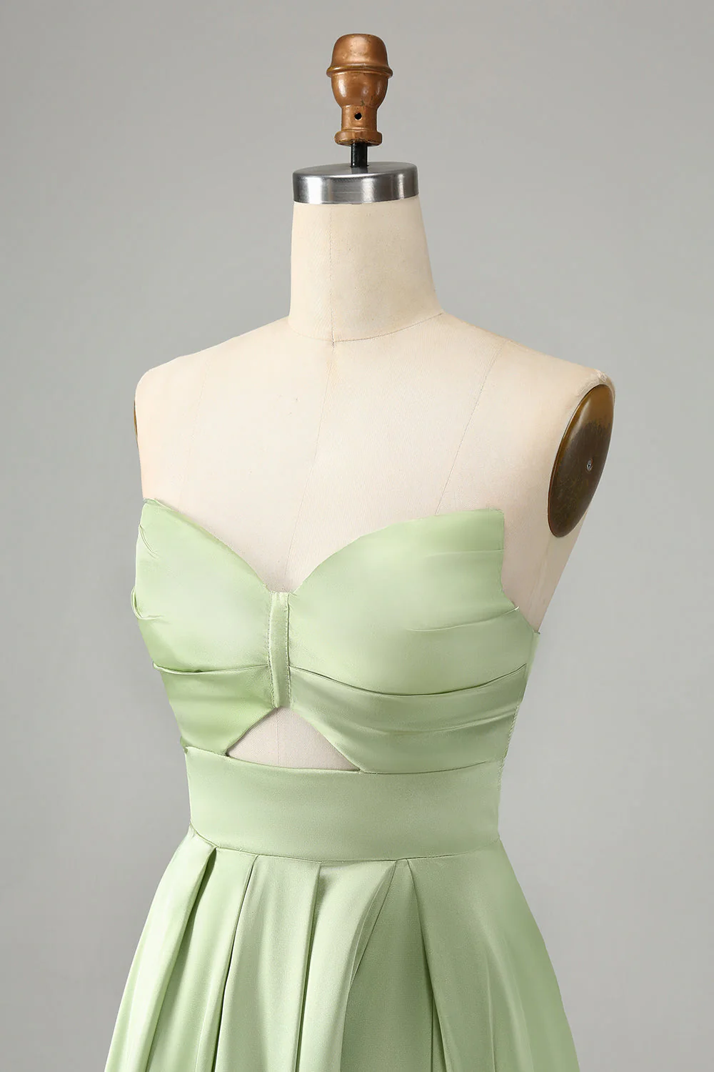 Robe de demoiselle d’honneur sans bretelles plissée verte avec fente - Image 6