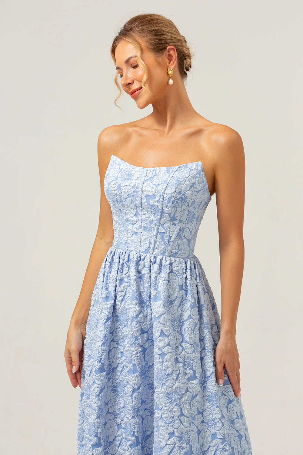 Robe de demoiselle d’honneur trapèze bleue fleurie haute basse - Image 6