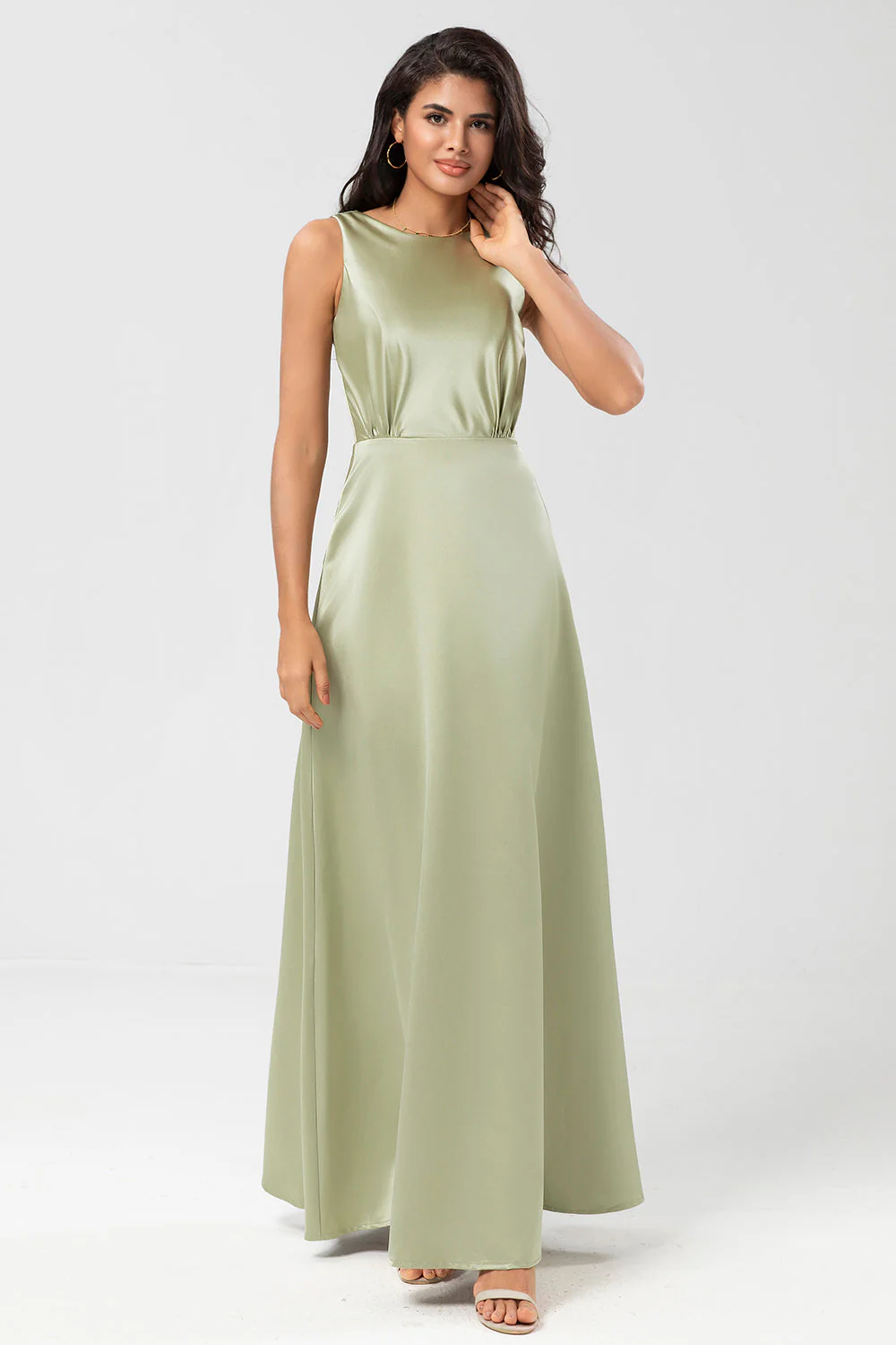 Robe de demoiselle d’honneur vert satiné avec plissée - Image 4