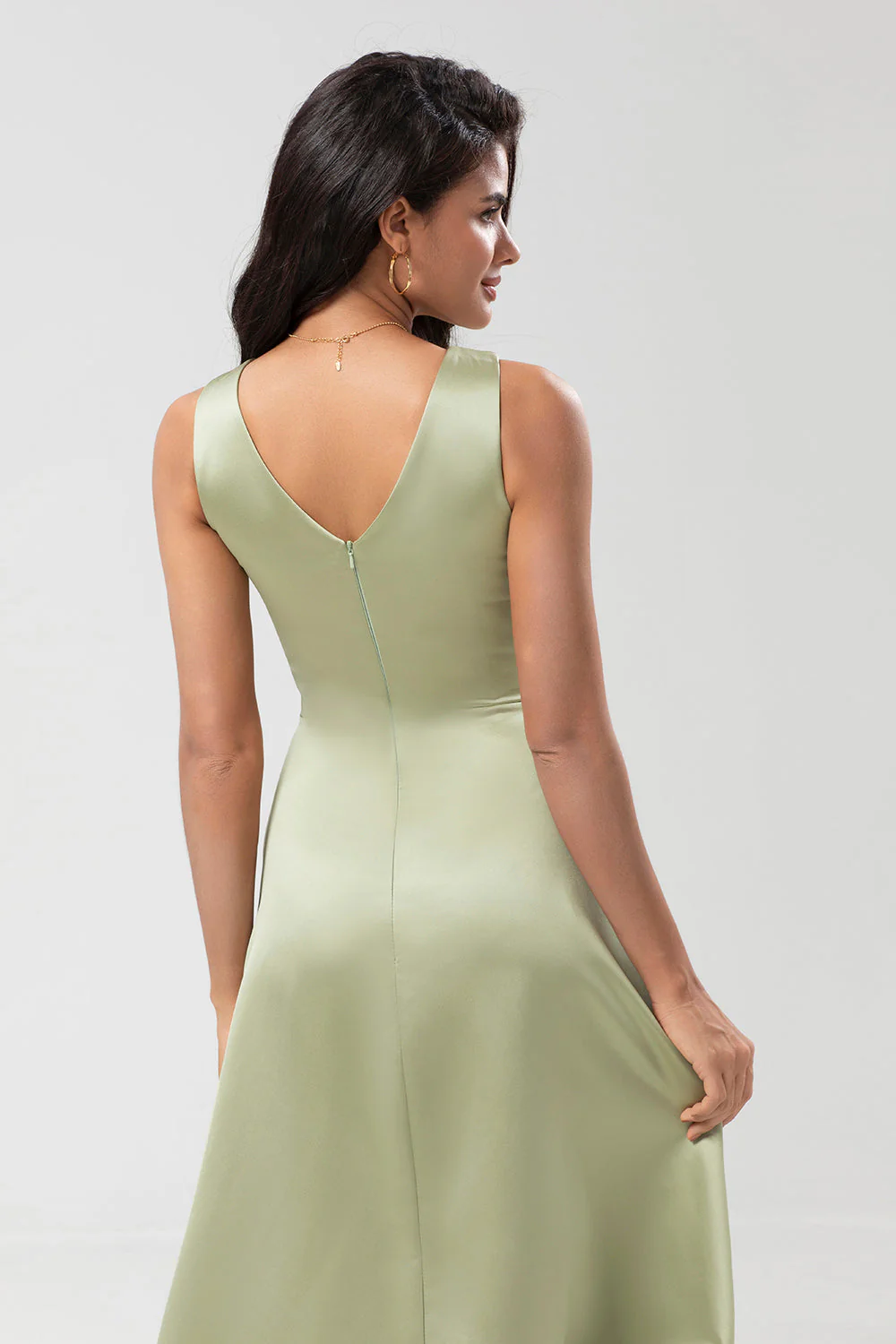 Robe de demoiselle d’honneur vert satiné avec plissée - Image 6
