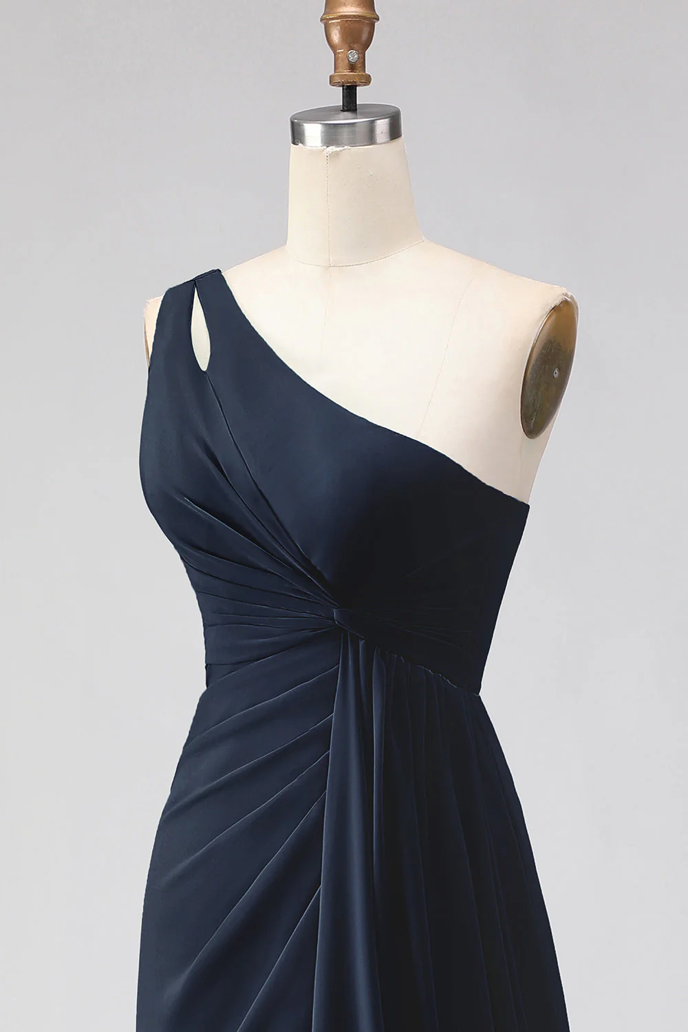 Robe de demoiselle d'honneur vert sauge à une épaule coupe trapèze et fente - Image 12