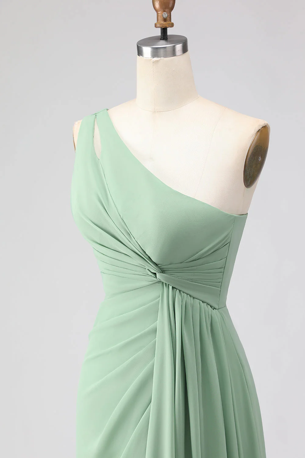 Robe de demoiselle d'honneur vert sauge à une épaule coupe trapèze et fente - Image 6