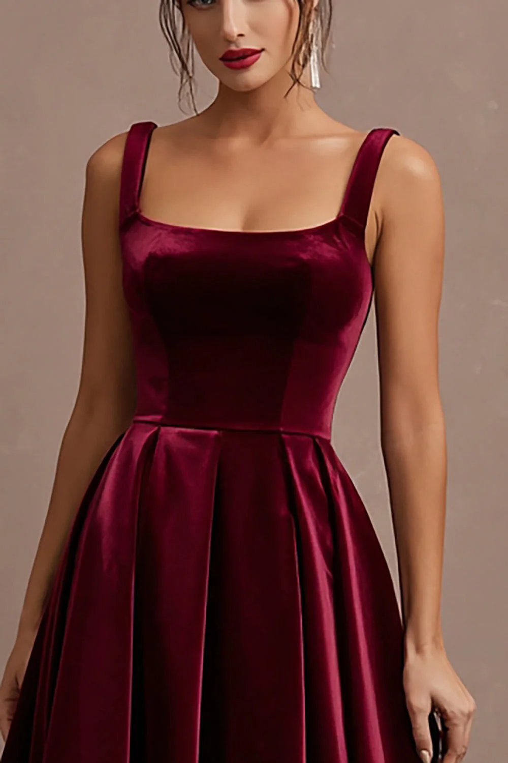 Robe de fête de fête en velours à bretelles épaisses A Burgundy - Image 2
