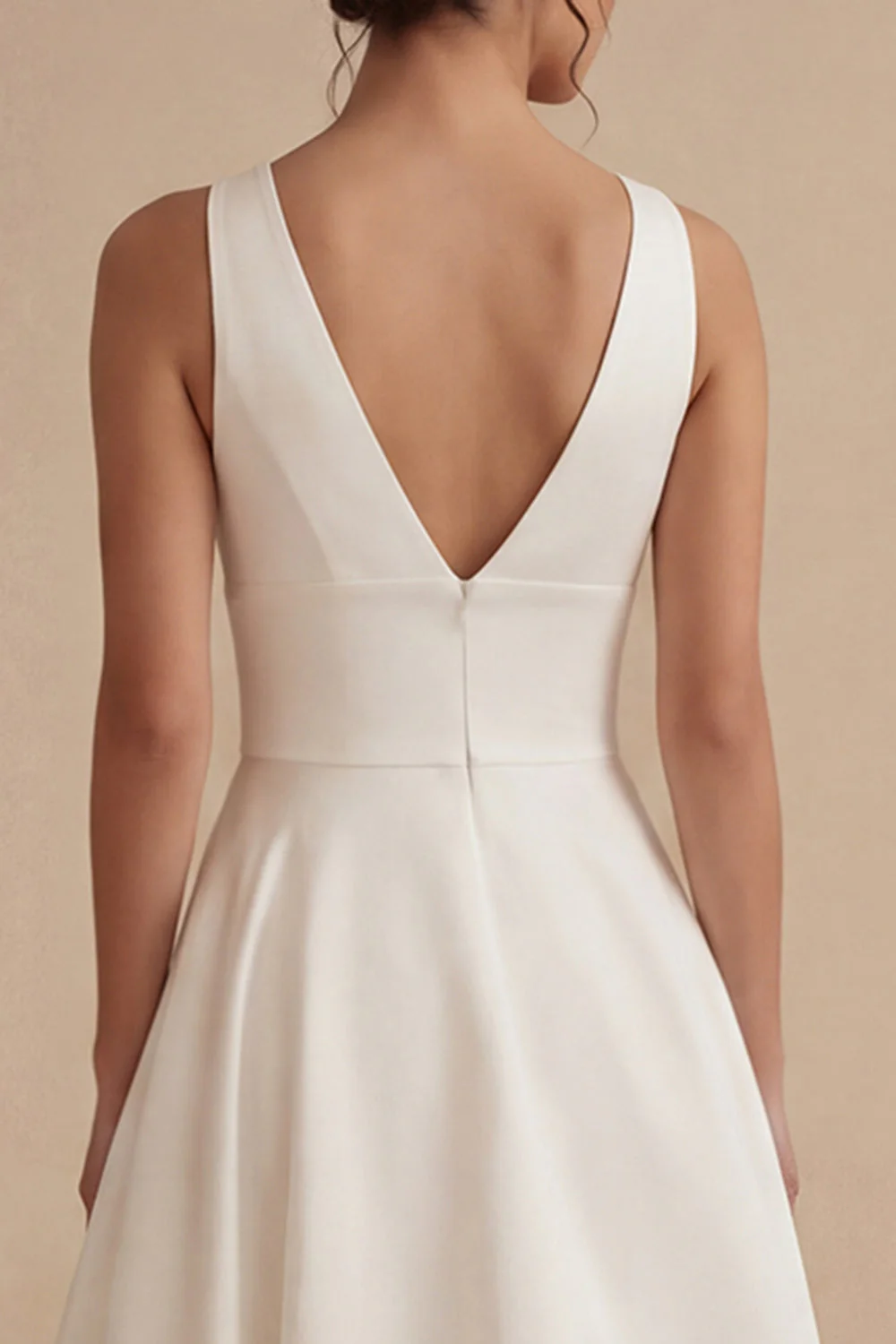 Robe de fiançailles blanche haute basse ligne A à col en V - Image 5