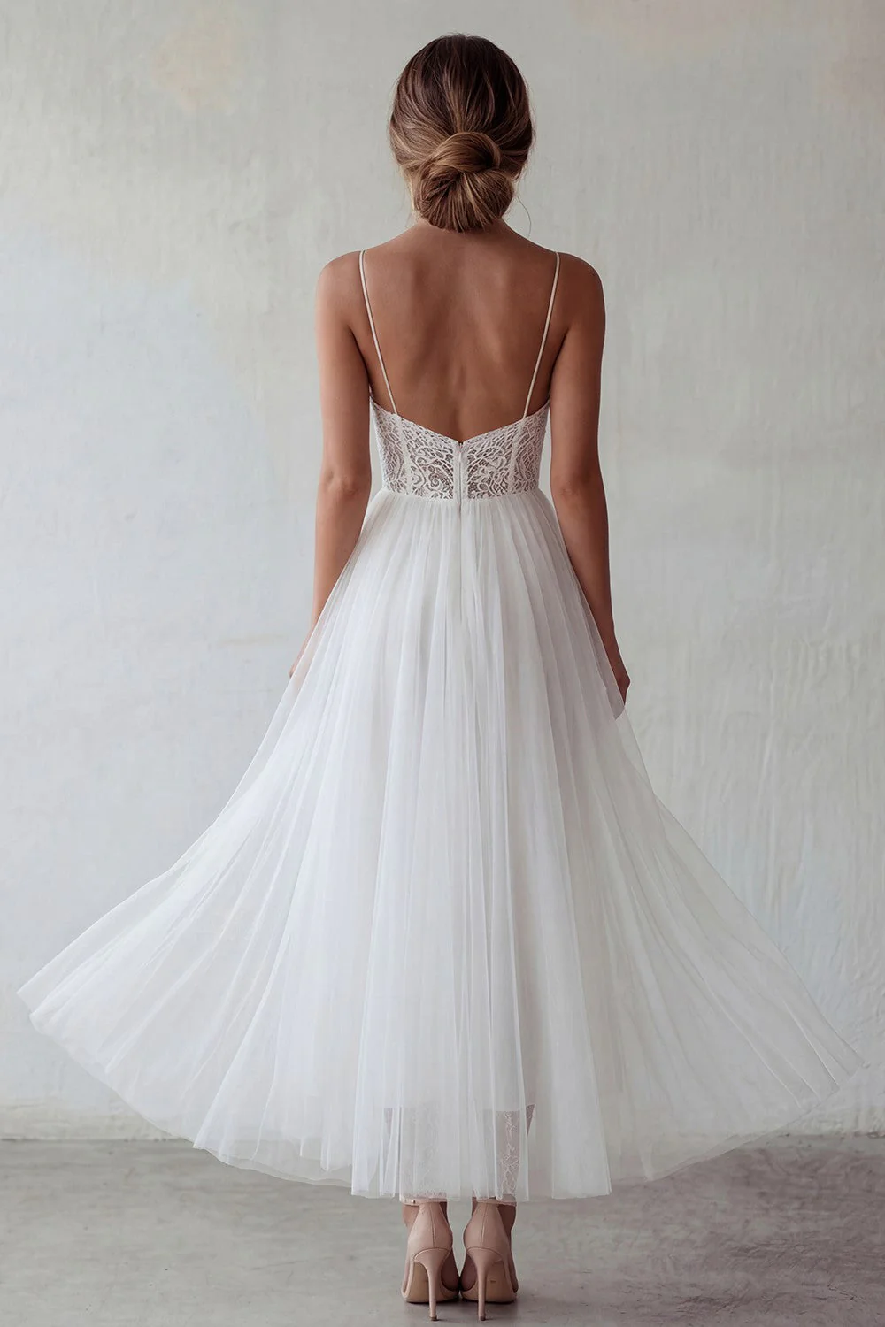 Robe de fiançailles en tulle blanc à bretelles fines avec dentelle - Image 2