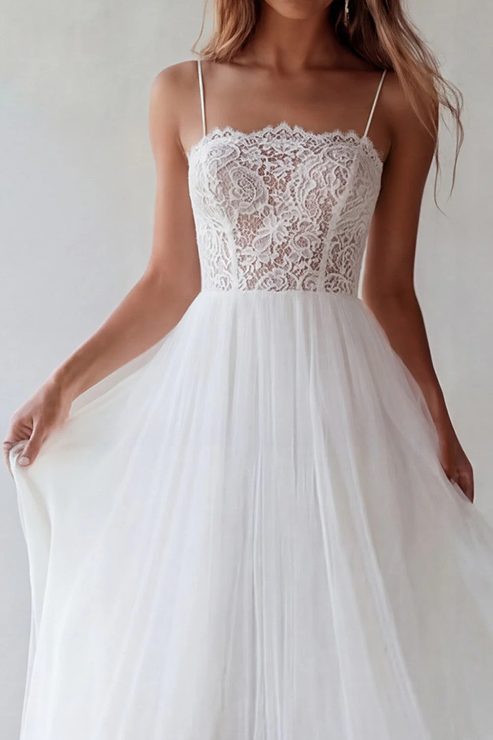 Robe de fiançailles en tulle blanc à bretelles fines avec dentelle - Image 3