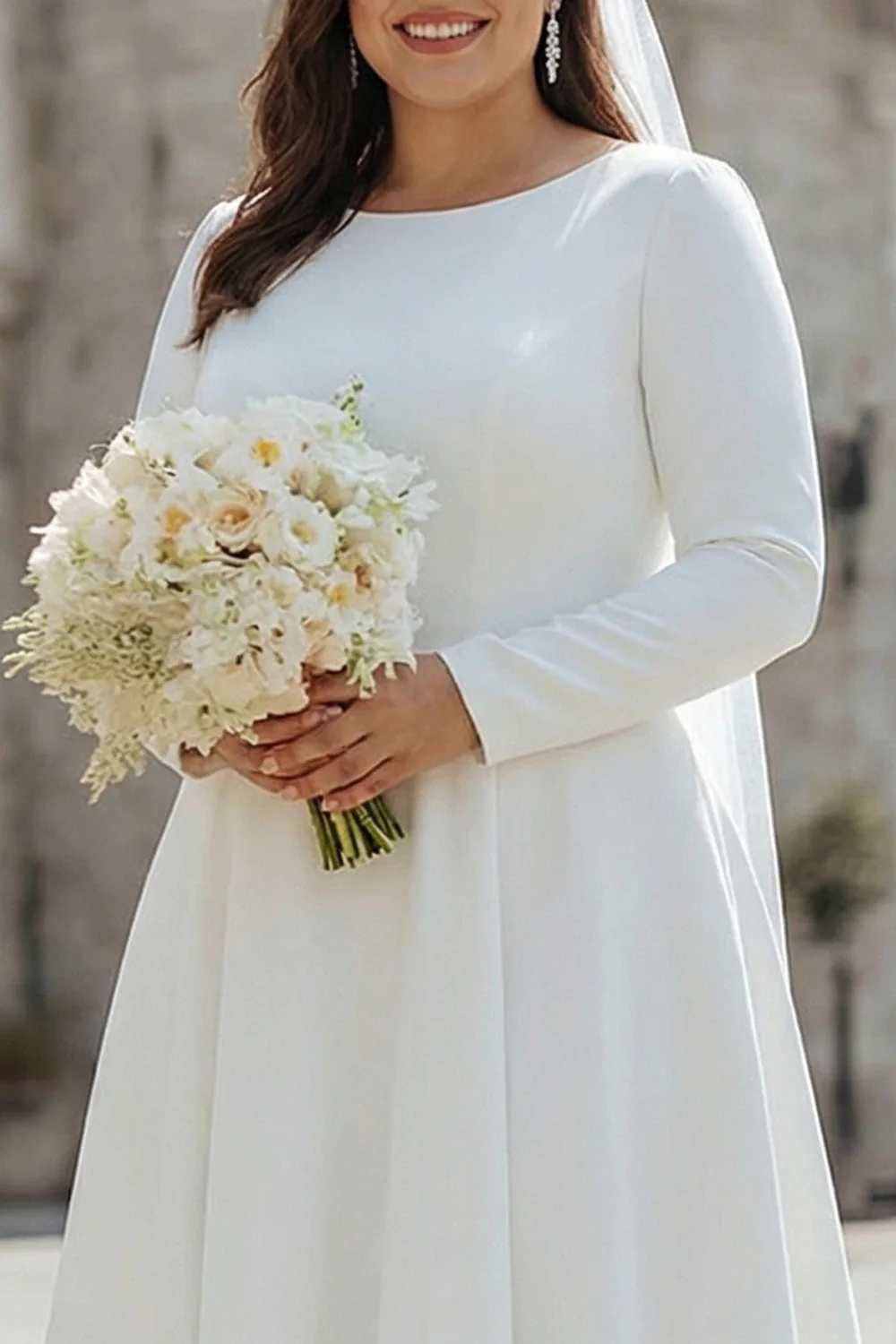 Robe de fiançailles midi en satin grande taille ivoire - Image 3