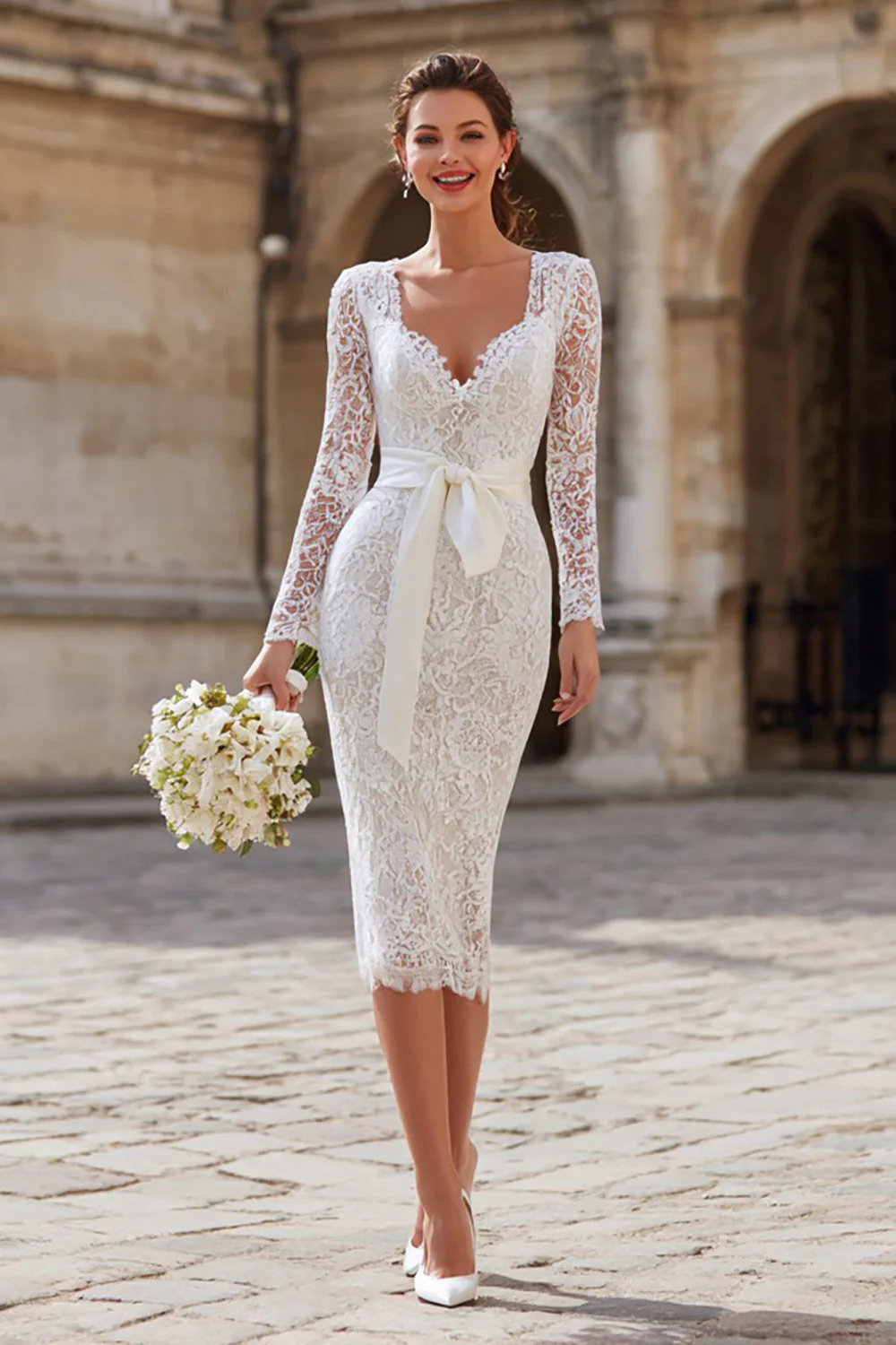 Robe de fiançailles midi moulante à manches longues en dentelle ivoire avec ceinture