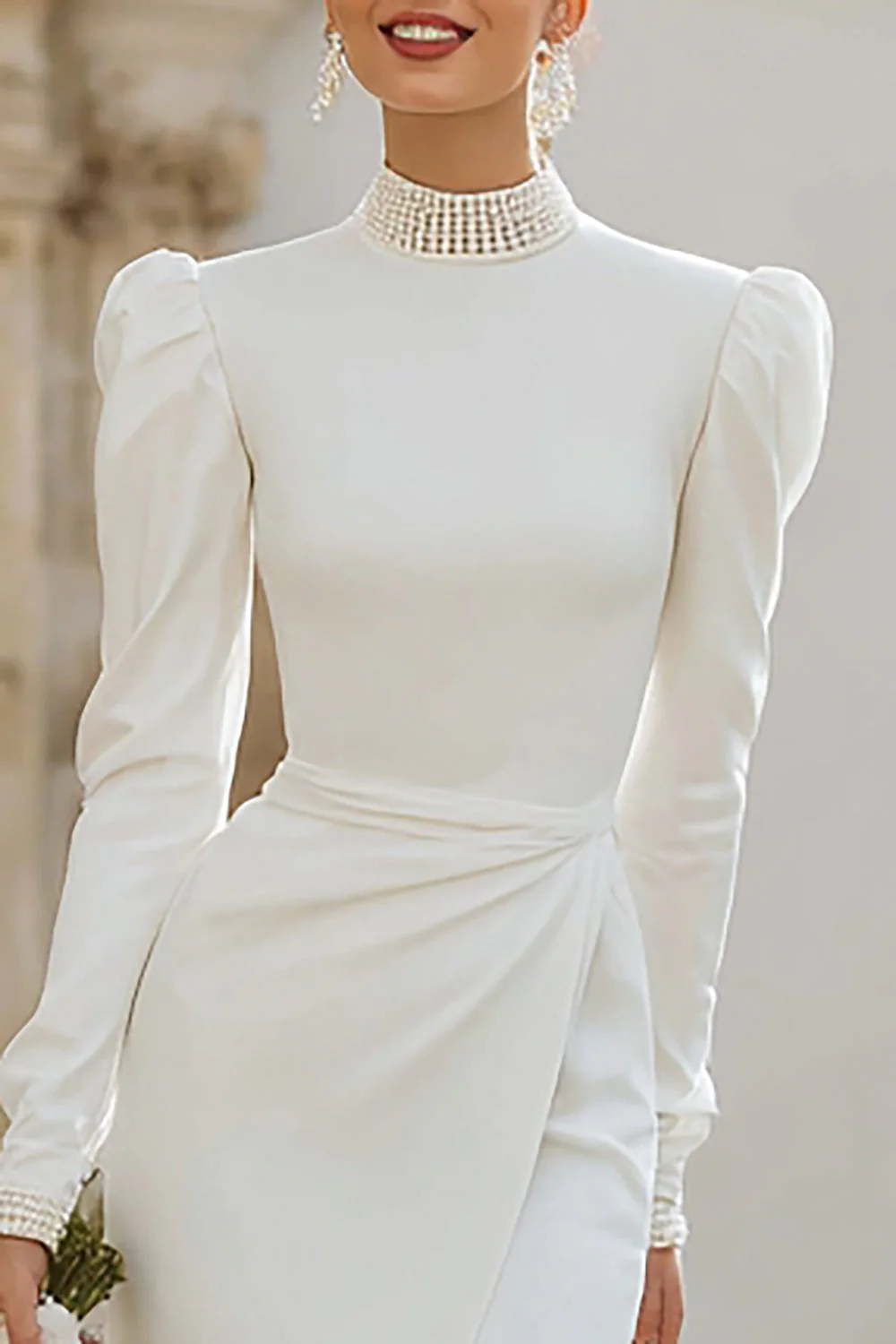 Robe de fiançailles moulante à col haut ivoire avec fente - Image 2