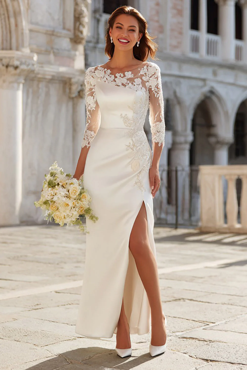 Robe de fiançailles sirène en satin ivoire à manches 3/4 avec fente