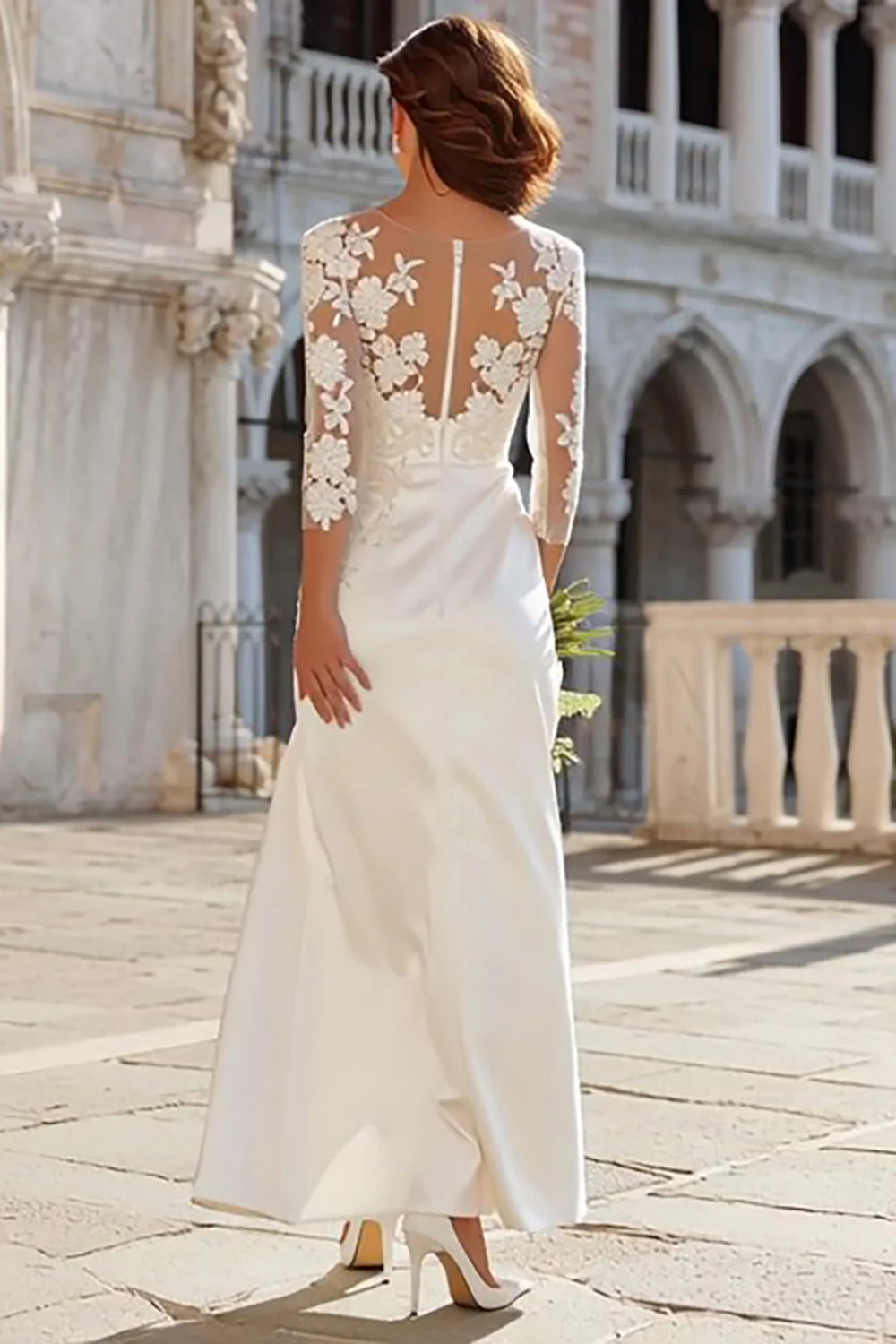 Robe de fiançailles sirène en satin ivoire à manches 3/4 avec fente - Image 2