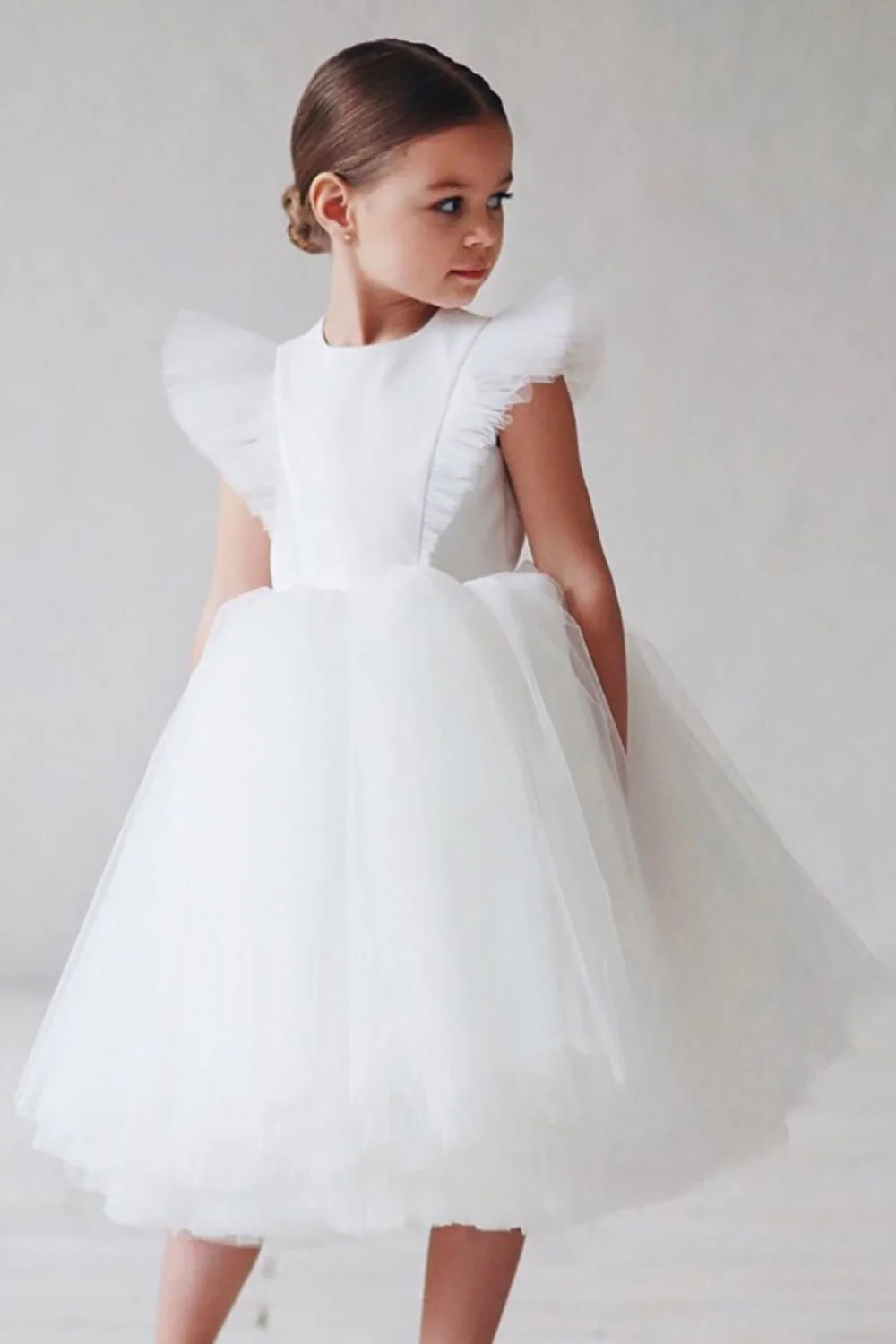 Robe de fille d’honneur en tulle sans manches à col rond blanc une ligne