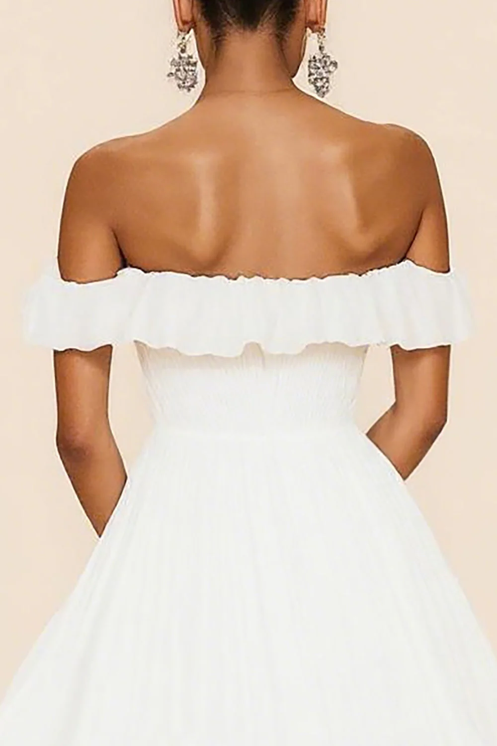 Robe blanche à épaules dénudées à volants trapèze - Image 4