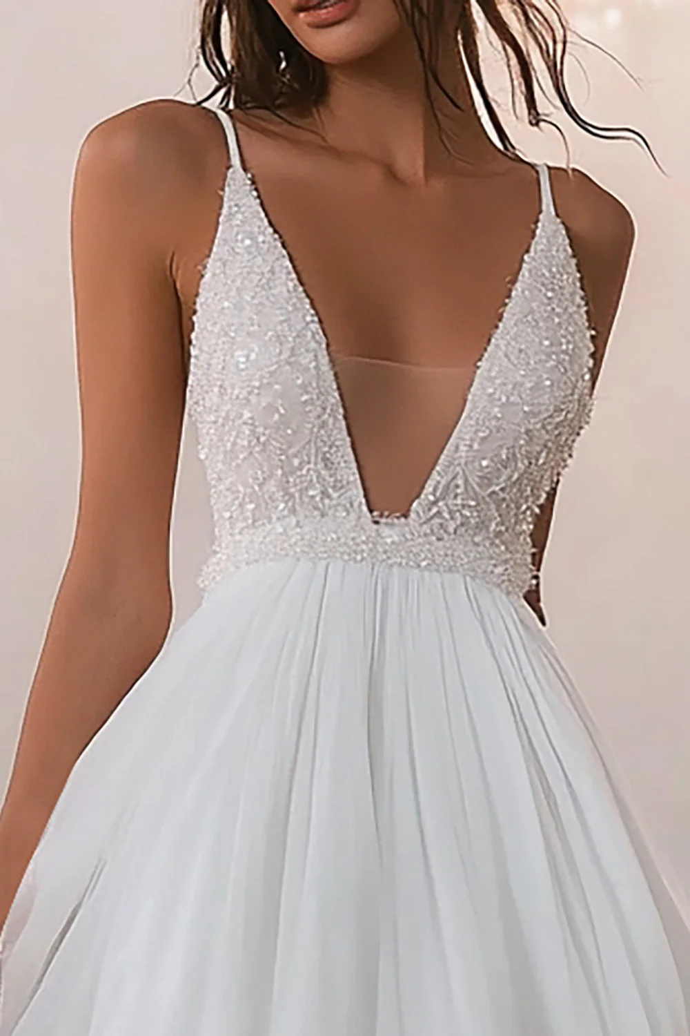 Robe en tulle blanc à col en V A Line - Image 2