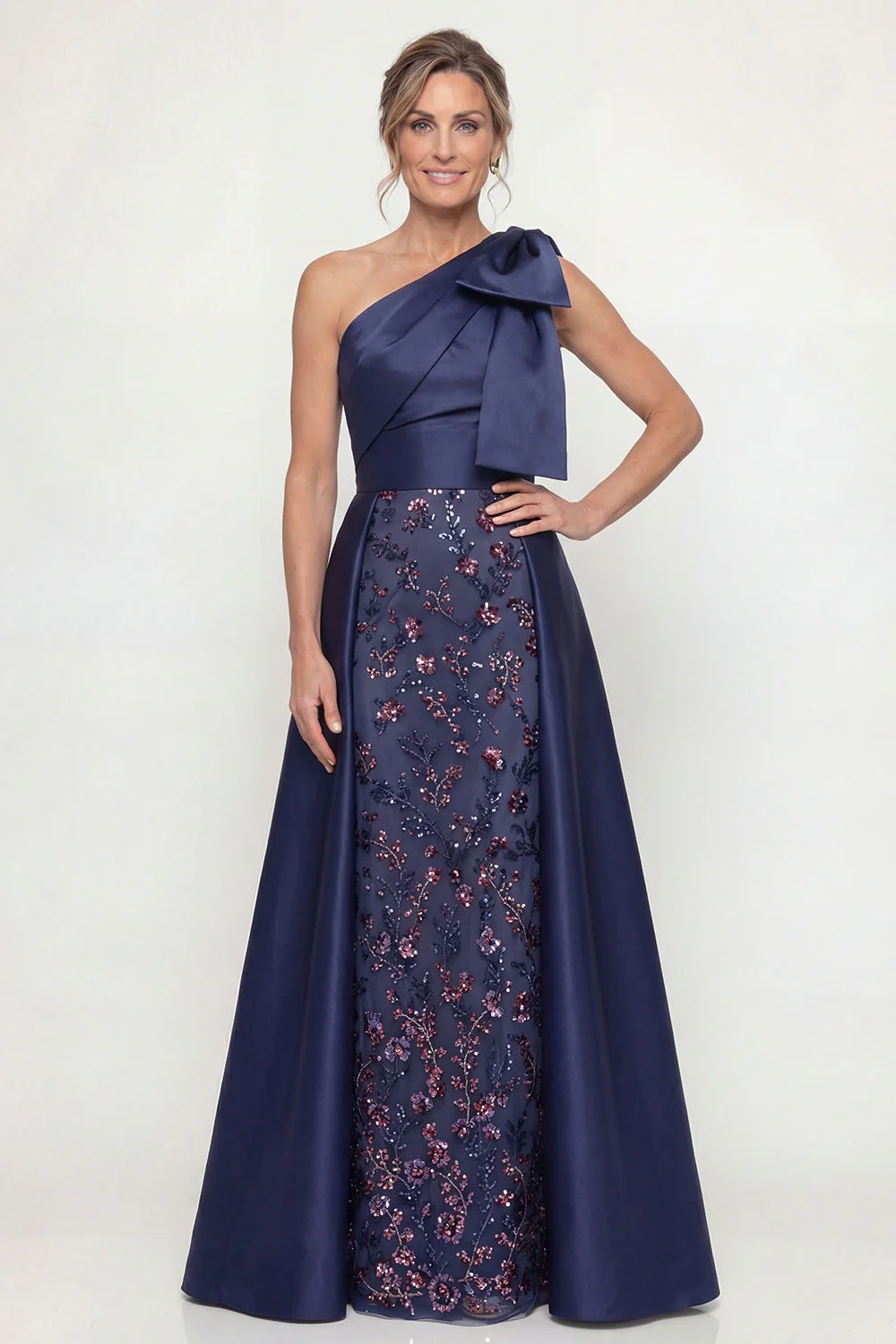 Robe de la mère de la mariée à épaule à épaule avec étui bleu marine et cape - Image 3