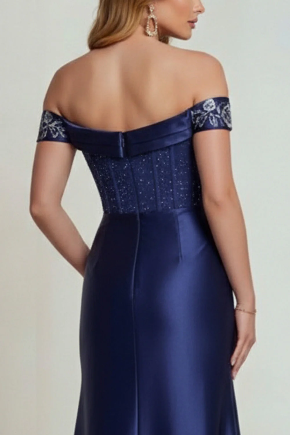 Robe de la mère de la mariée à épaules décollées, en satin à épaules décollées, avec une fente - Image 4