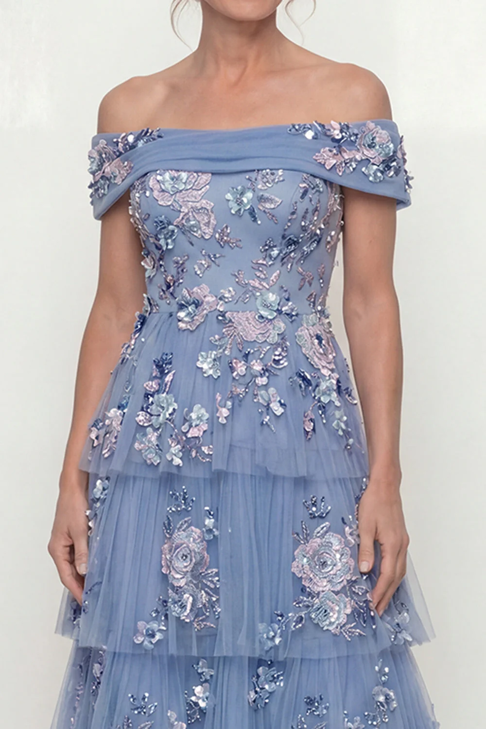 Robe de la mère de la mariée à épaules nuancée, bleu poussiéreux à étages - Image 4