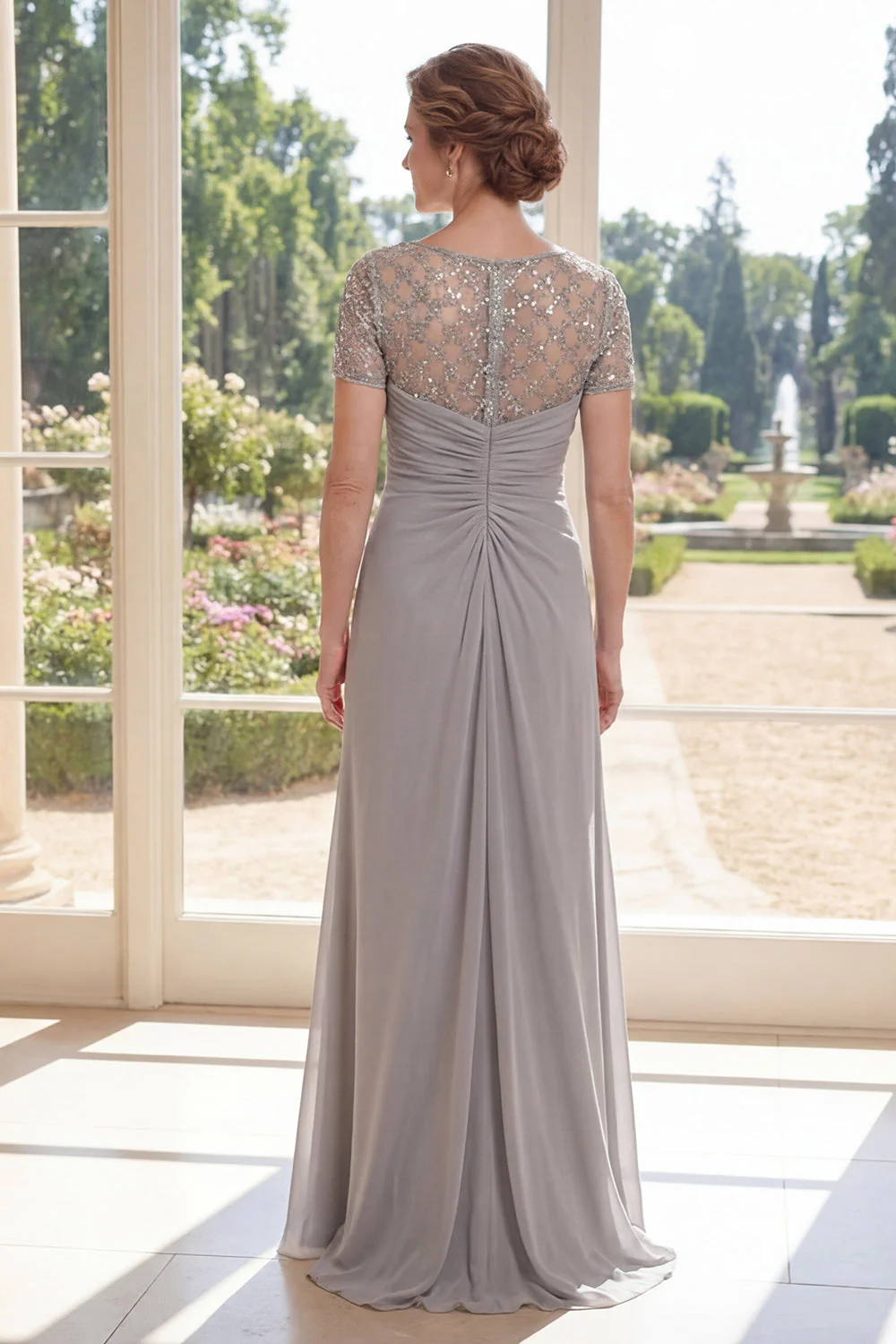 Robe de la mère de la mariée à fourreau gris perlé et perlée - Image 2