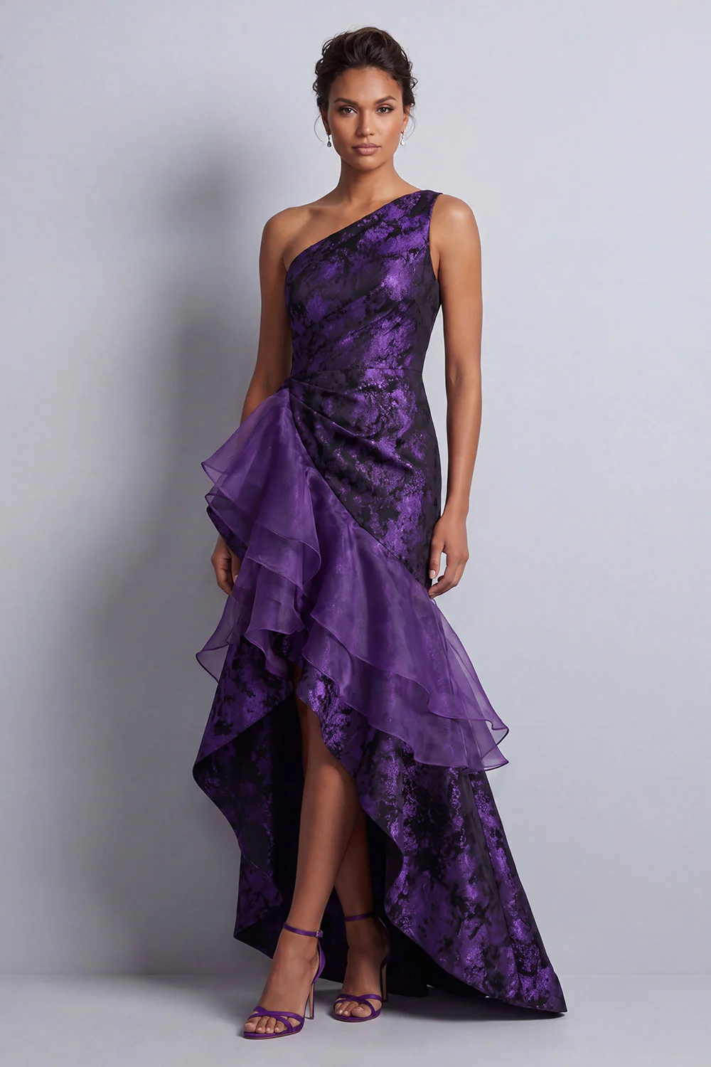 Robe de la mère de la mariée à fronçons sirène violet foncé avec volants