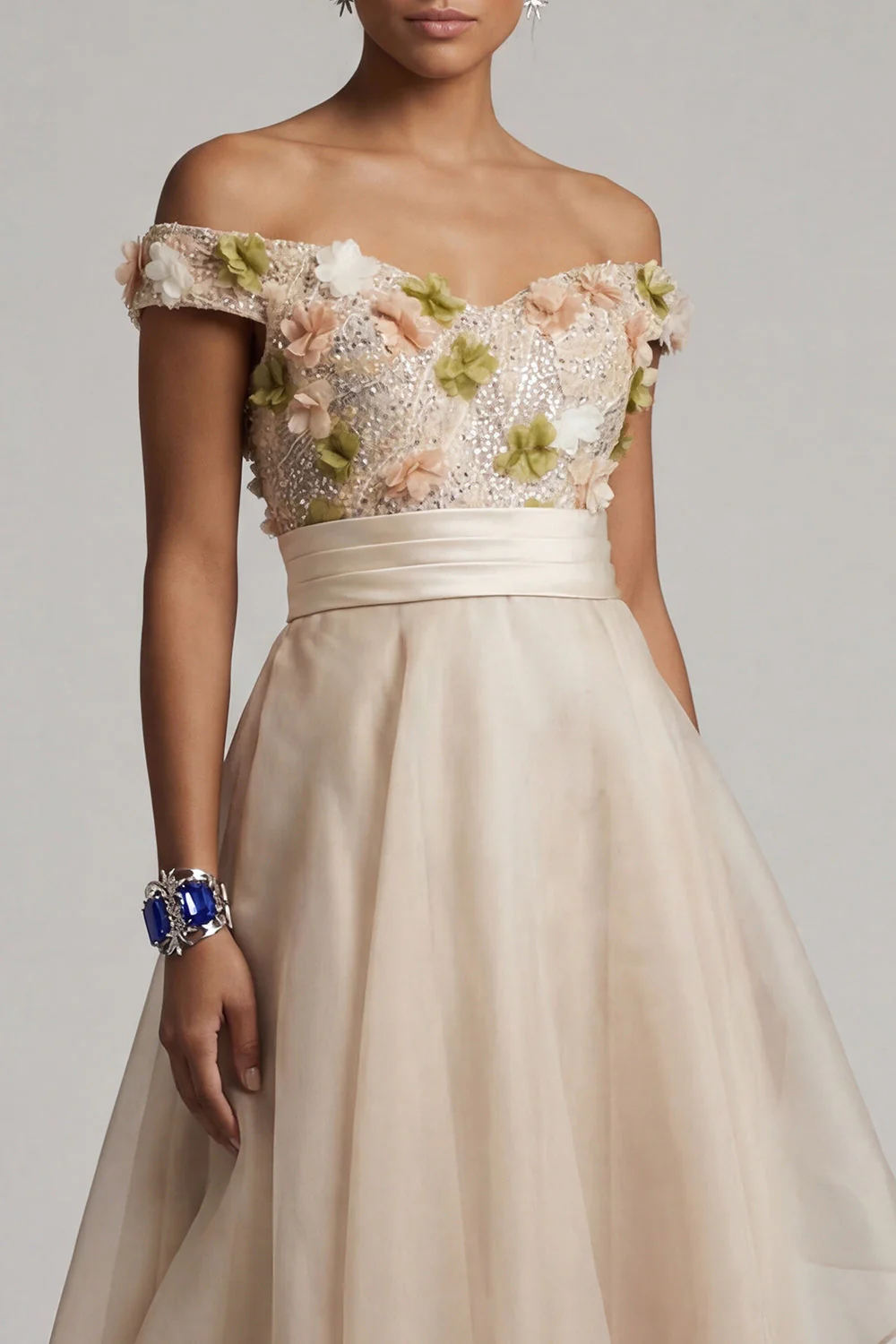 Robe de la mère de la mariée en abricot à l’épaule décalée avec des fleurs 3D - Image 4