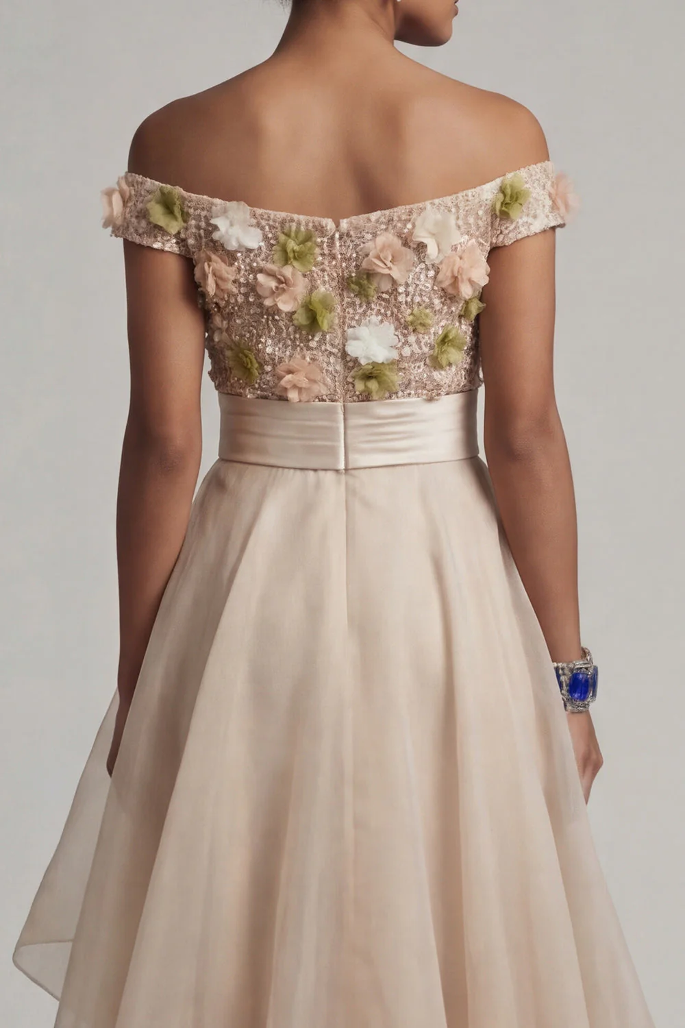 Robe de la mère de la mariée en abricot à l’épaule décalée avec des fleurs 3D - Image 5