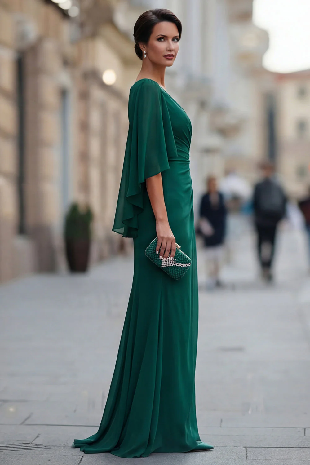 Robe de la mère de la mariée en chiffon vert foncé à col en V et manche - Image 3