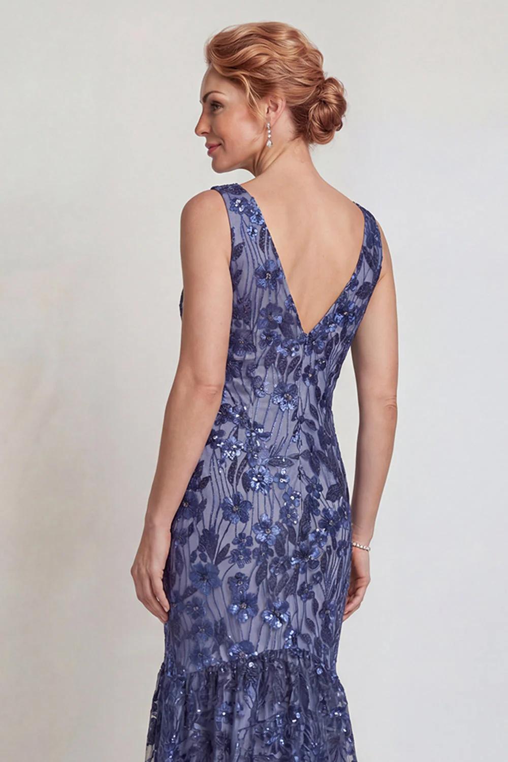 Robe de la mère de la mariée en fleur bleu marine appliquée à col V - Image 4