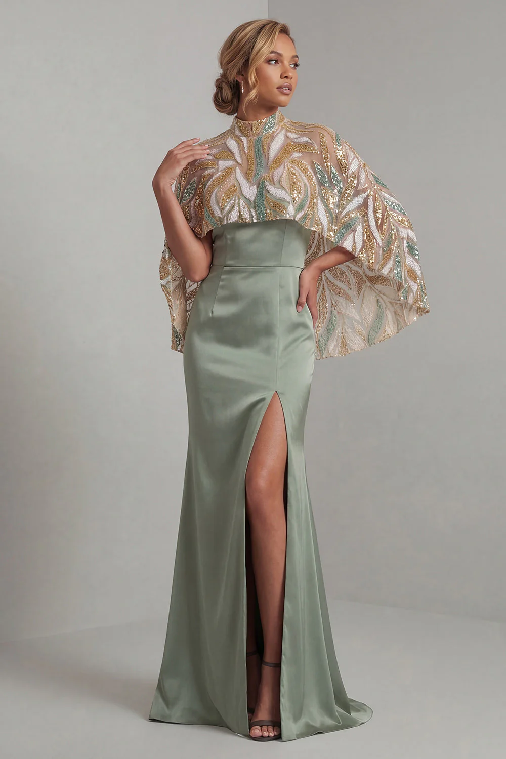 Robe de la mère de la mariée en satin vert clair avec une cape détachable - Image 3