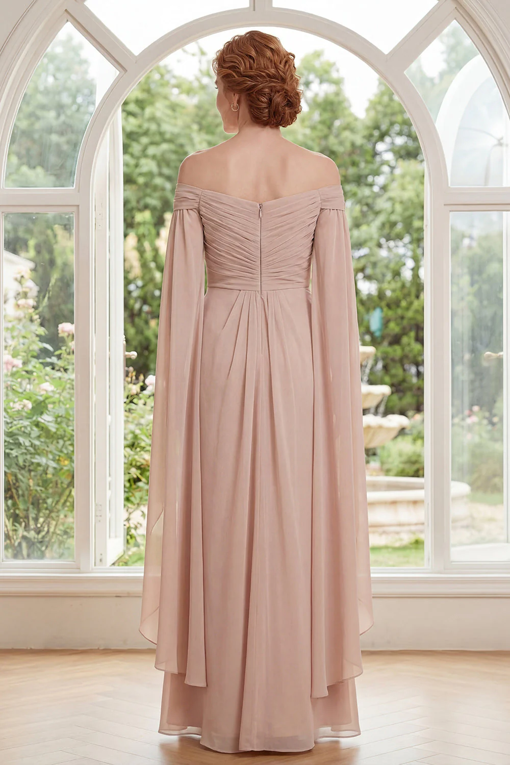 Robe de la mère de la mariée fronceuse au champagne en chiffon découverte des épaules avec manches cape - Image 2
