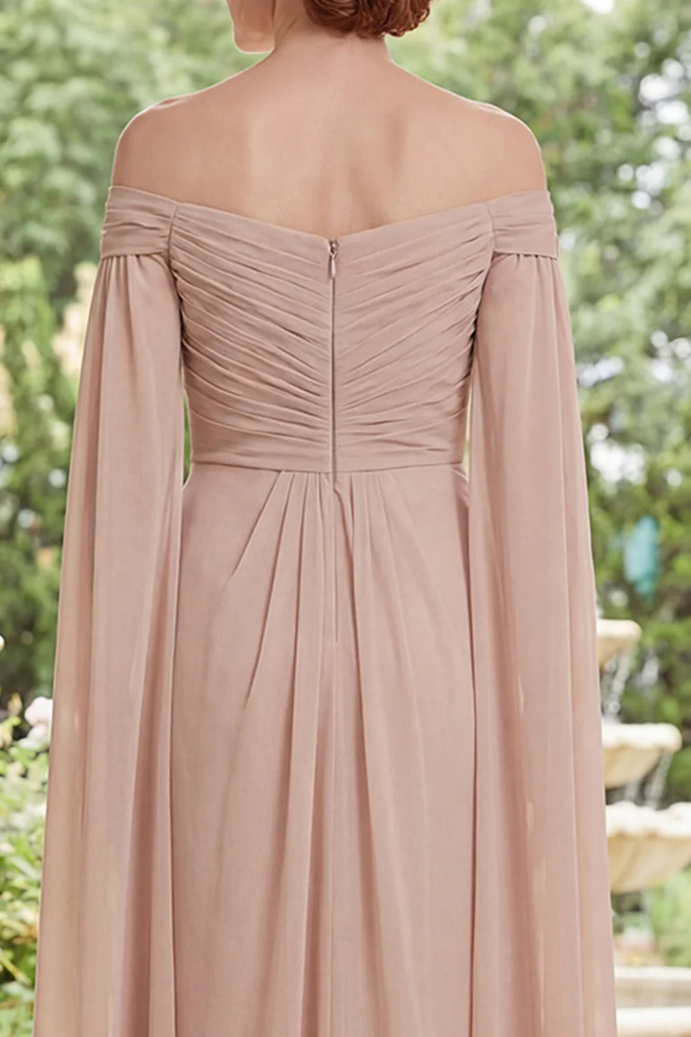 Robe de la mère de la mariée fronceuse au champagne en chiffon découverte des épaules avec manches cape - Image 4