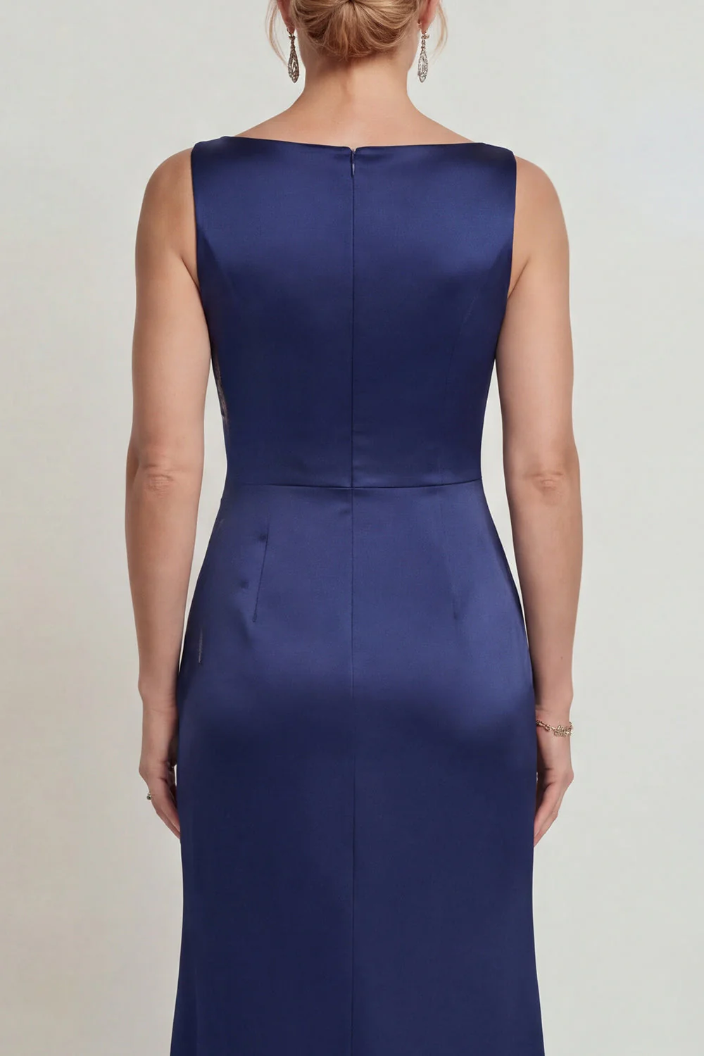 Robe de la mère de la mariée longue sirène en satin à col bateau bleu marine avec des appliques - Image 4