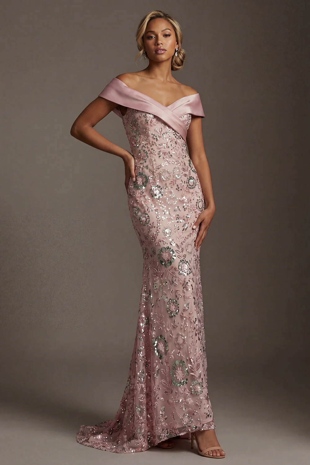 Robe de la mère de la mariée rose scintillante, longue et décollée sur les épaules décollées - Image 3