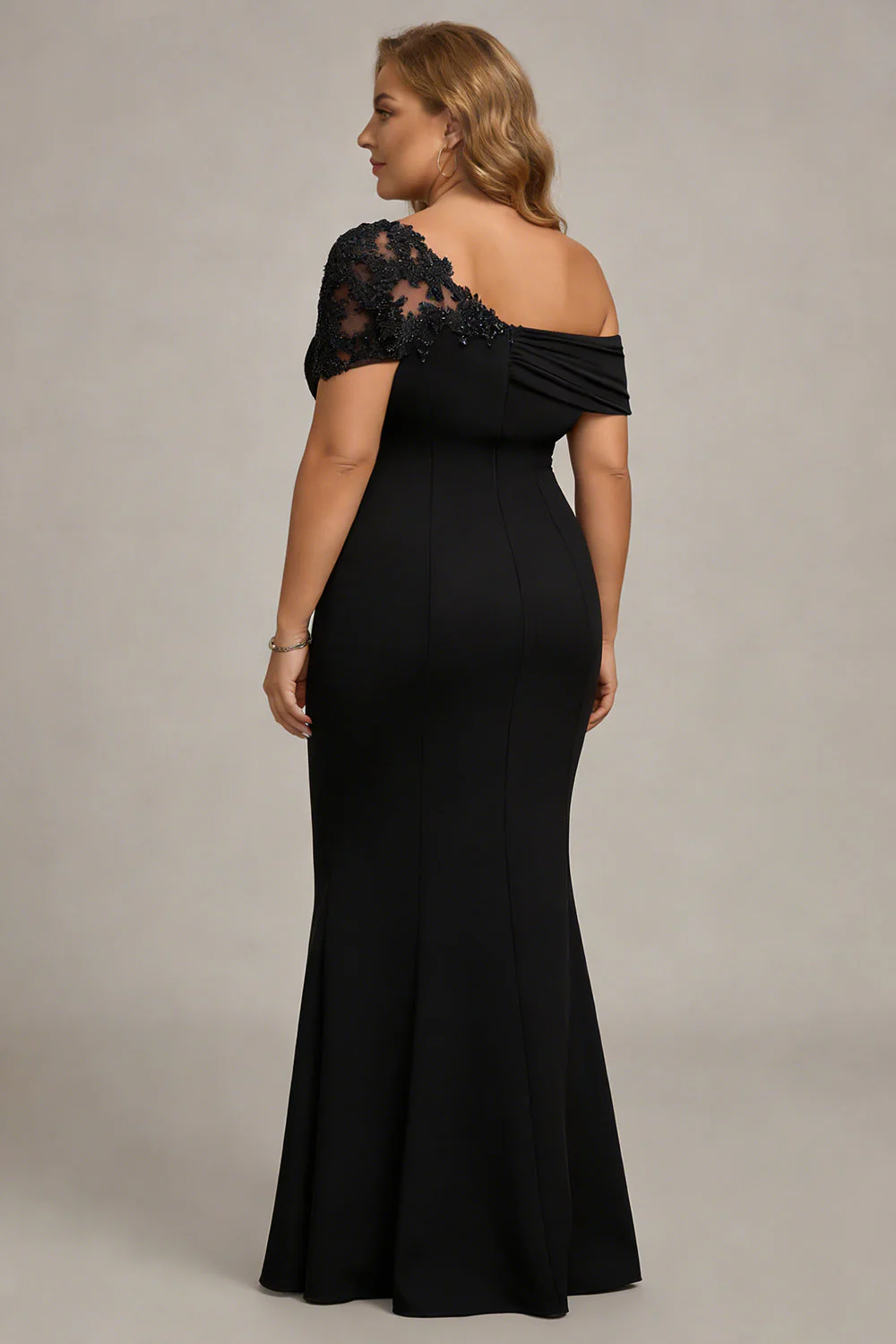 Robe de la mère de la mariée sirène noire plissée à fronçons asymétriques - Image 2