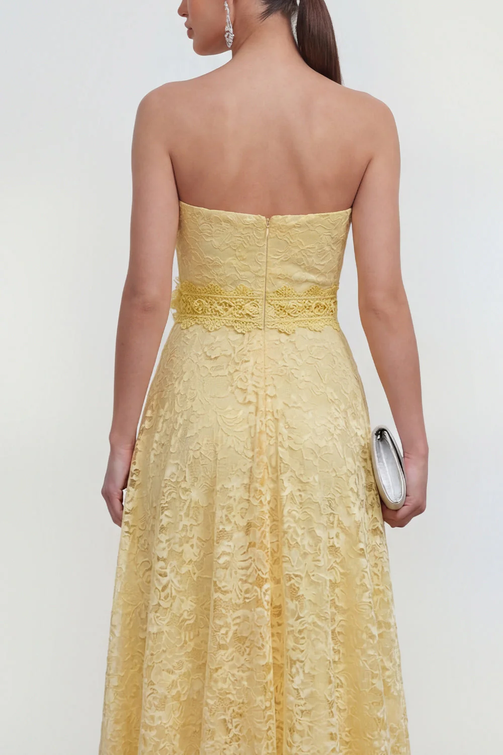 Robe de mariage jaune en dentelle longue en dentelle avec une fleur 3D - Image 4