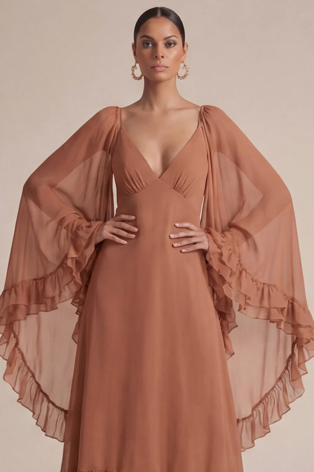 Robe de mariage marron à volants en V, col en V et cape - Image 3