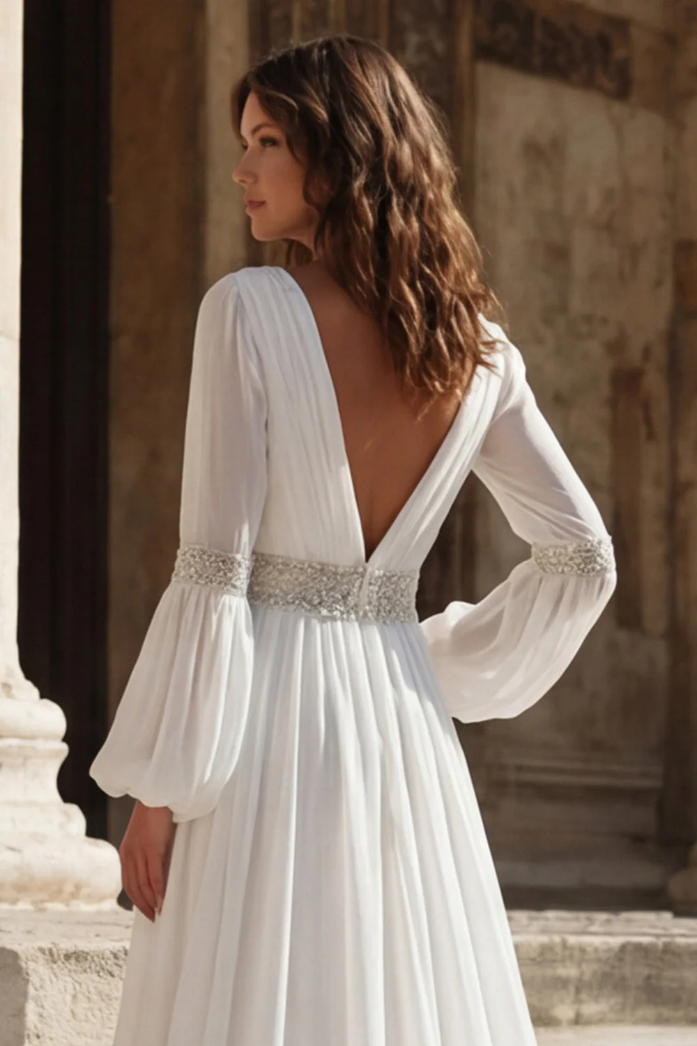 Robe de mariée à manches longues plissées en V, en ivoire et fendue - Image 6