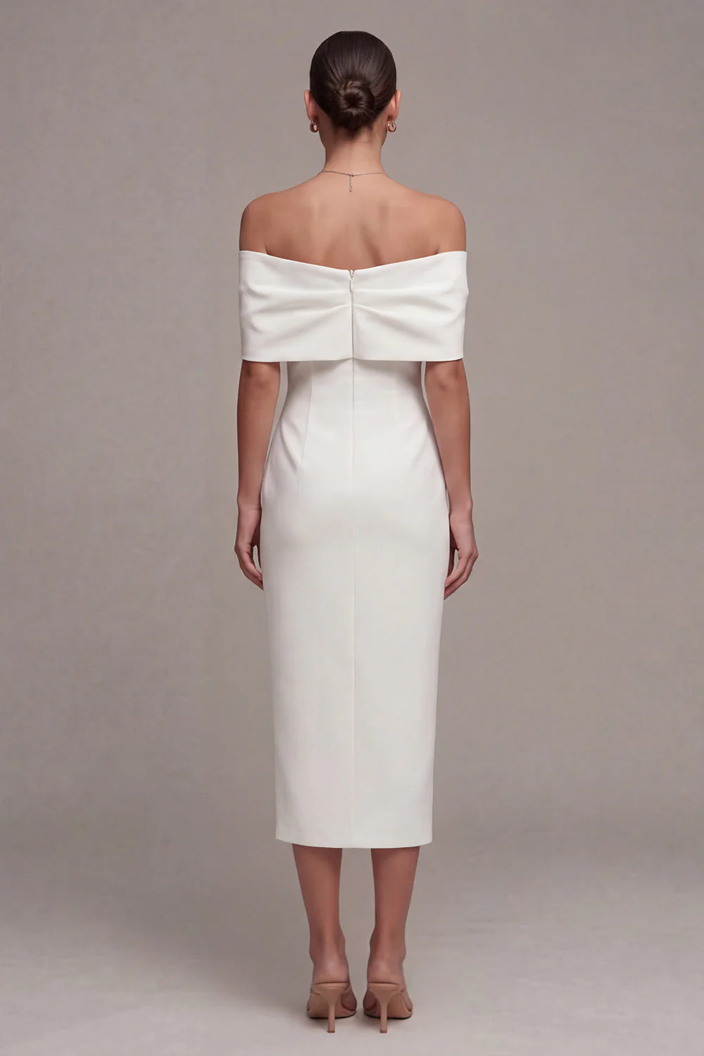 Robe de mariée blanche à épaule dénudée avec nœud - Image 2
