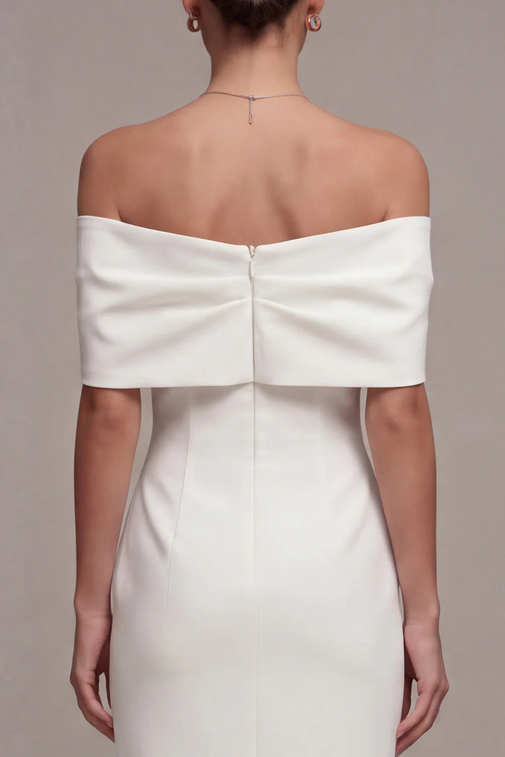 Robe de mariée blanche à épaule dénudée avec nœud - Image 4