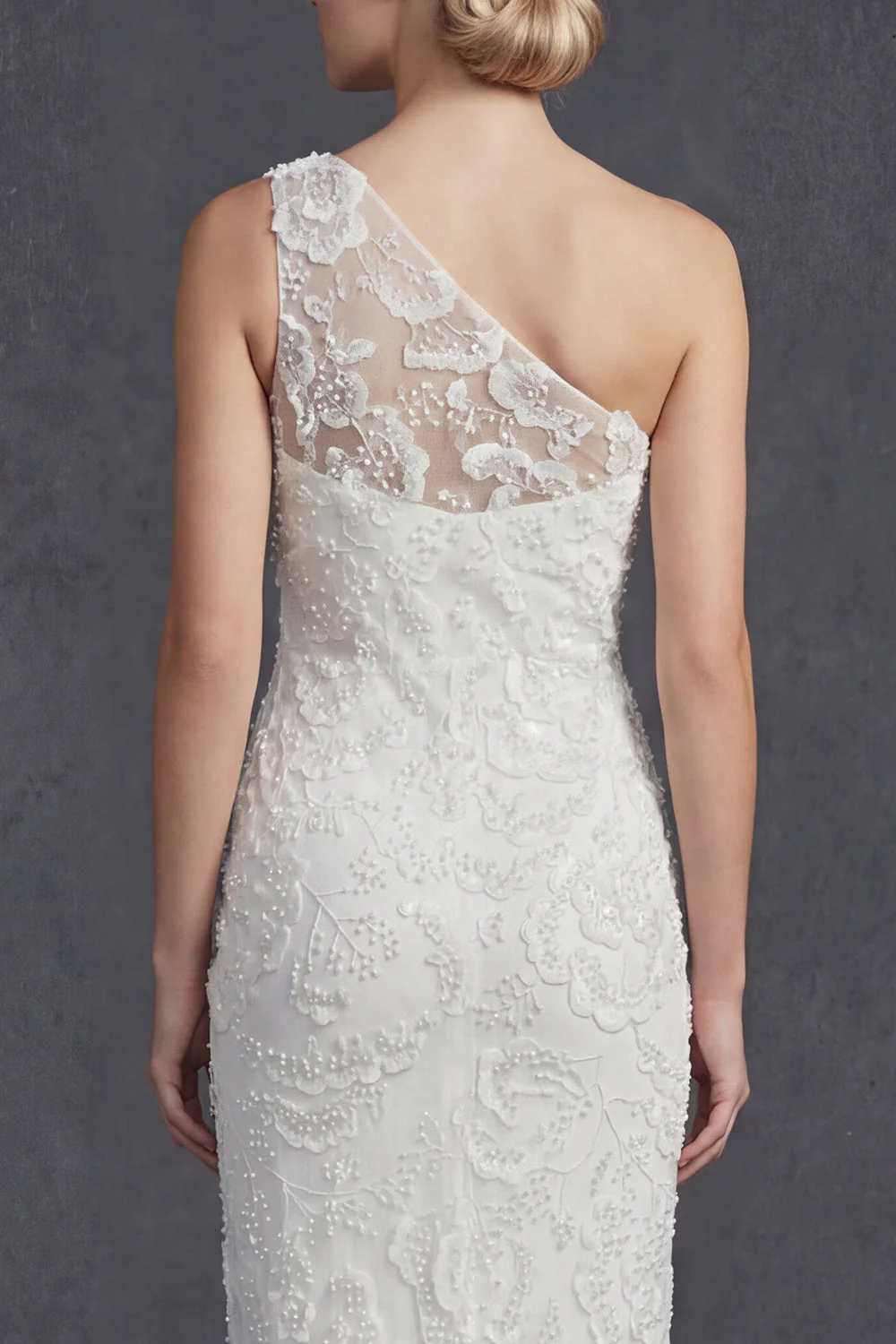 Robe de mariée blanche à épaule unique avec des appliques - Image 4