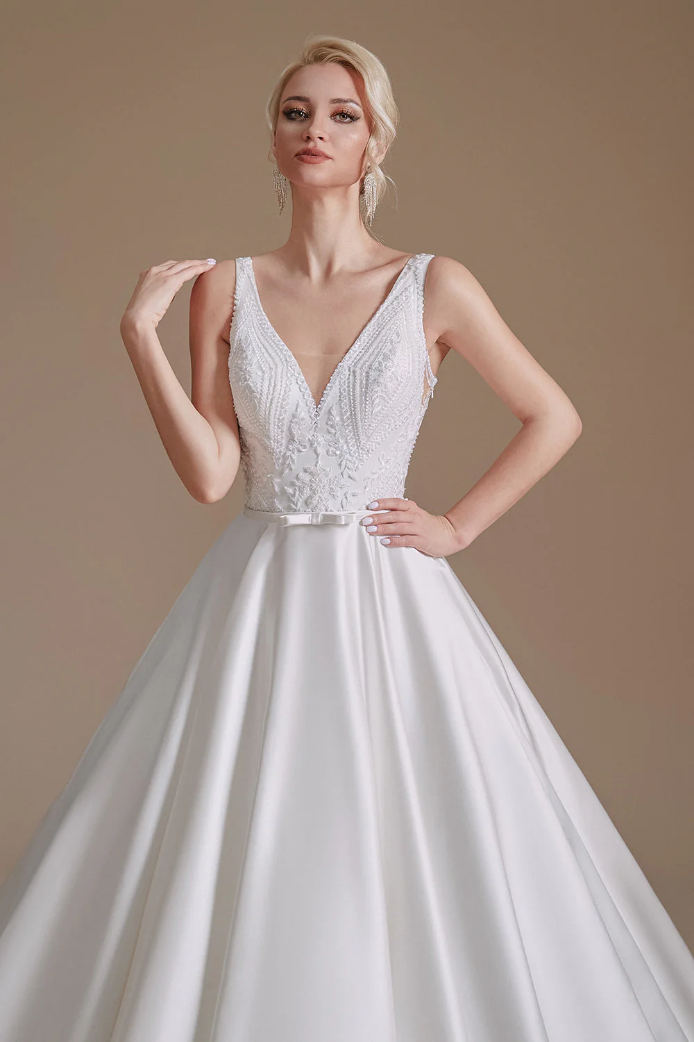 Robe de mariée blanche A-Line col V avec dentelle - Image 3